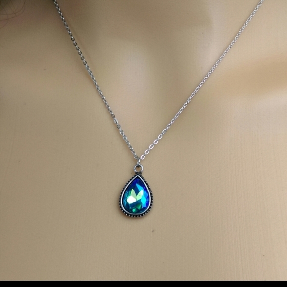Turquoise Rhinestone Pendant & Necklace - Picture 4 of 4